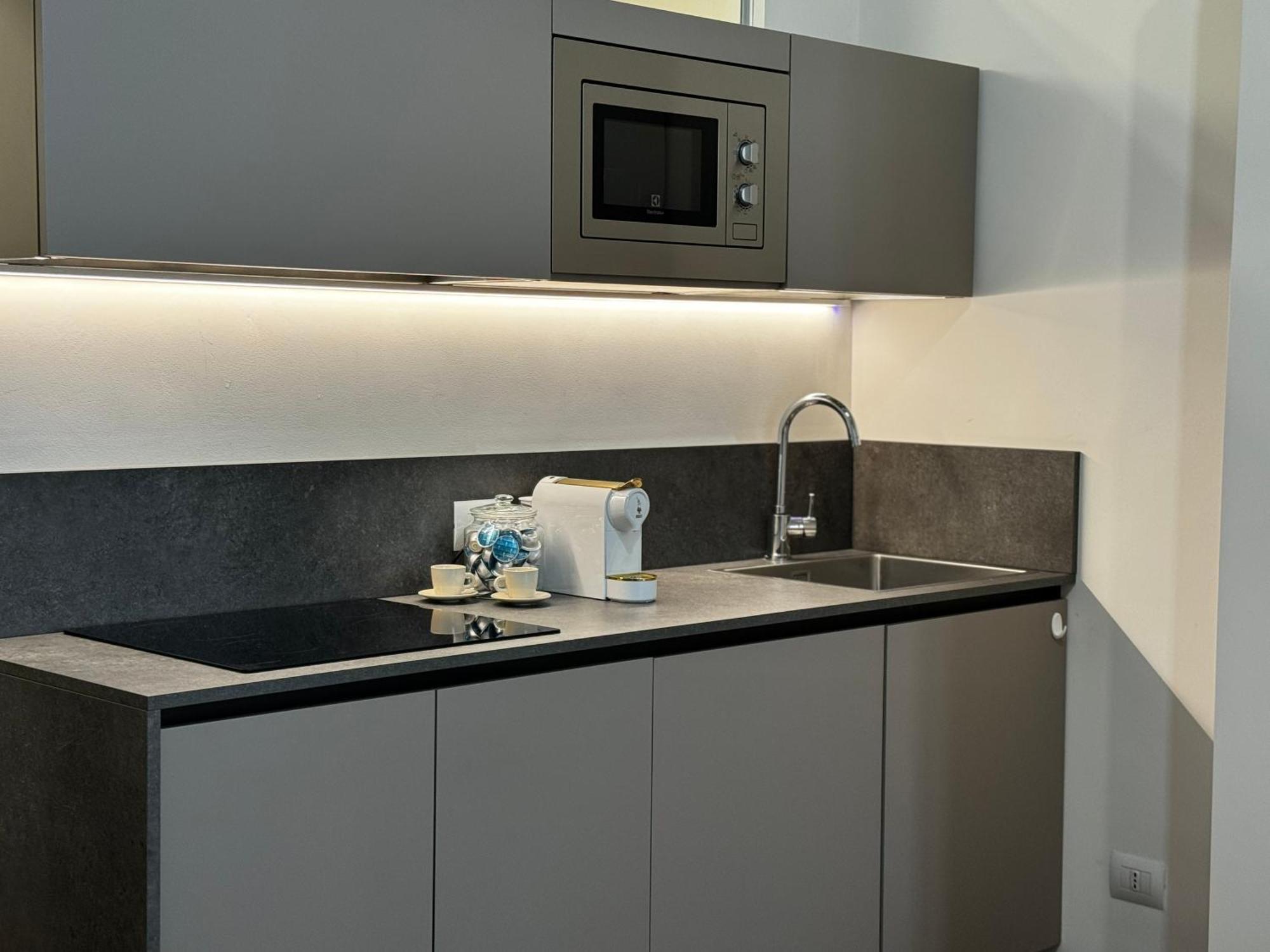 Regina Milano In Corso Lodi - Sky Tv, Wifi E Breakfast Box Apartment Exterior photo
