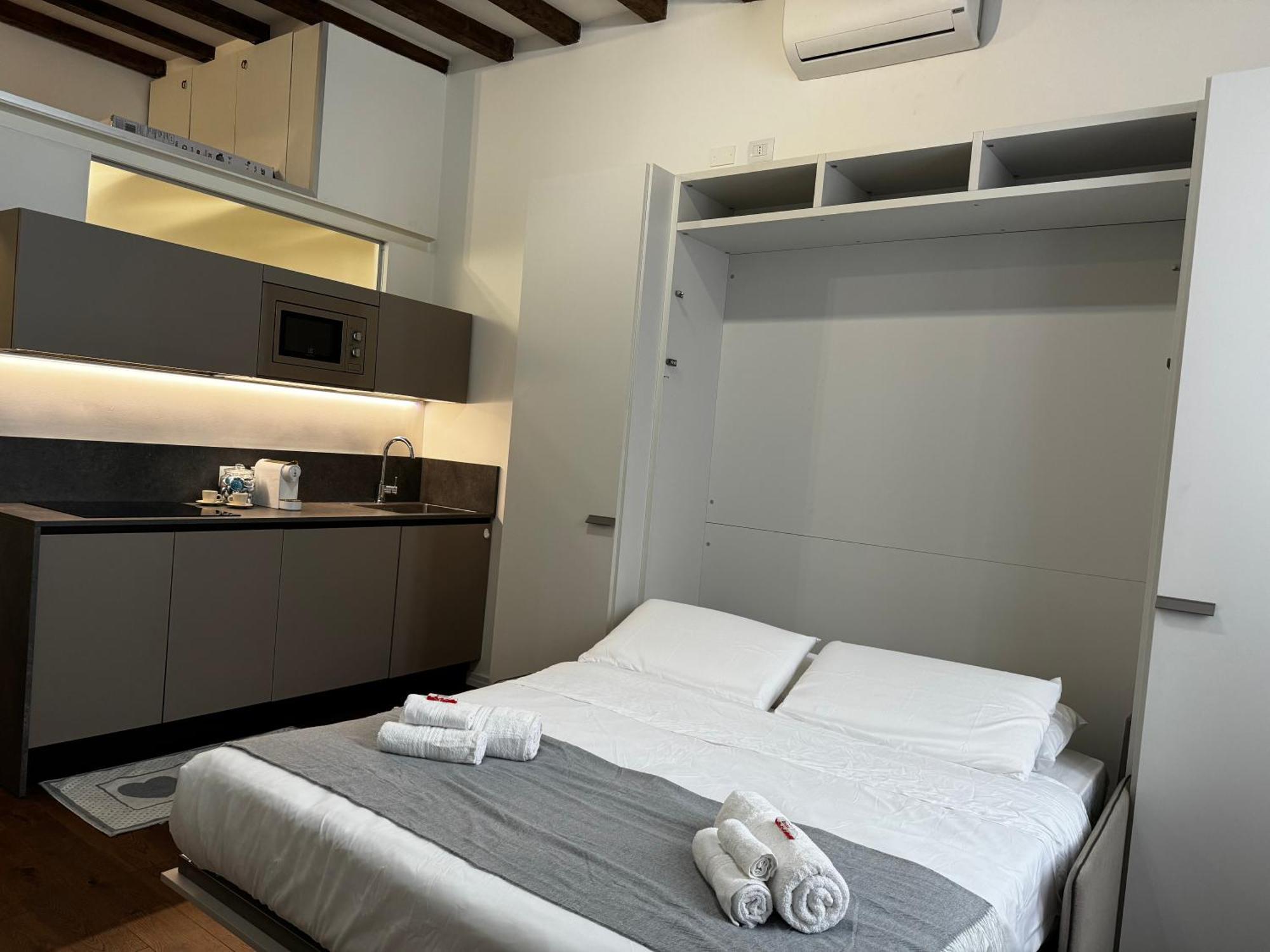 Regina Milano In Corso Lodi - Sky Tv, Wifi E Breakfast Box Apartment Exterior photo